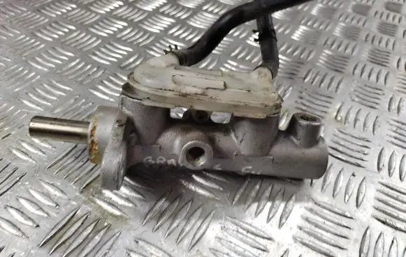 Mitsubishi Grandis Master brake cylinder