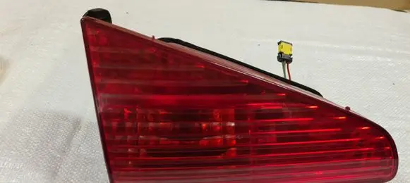 Peugeot 607 Tailgate rear/tail lights