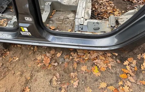 Peugeot 3008 II Rear sill (body part) 