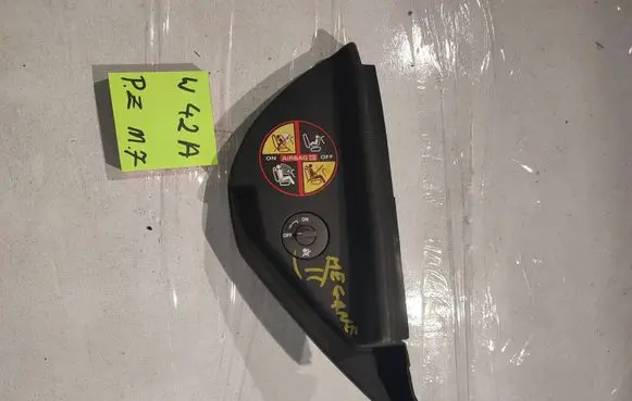 Renault Megane II Centre console side trim front 8200069359