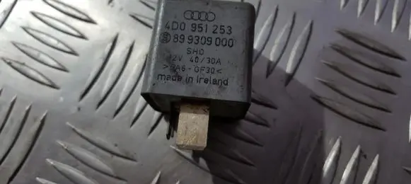 Volkswagen PASSAT B5 Other relay 4d0951253 899309000