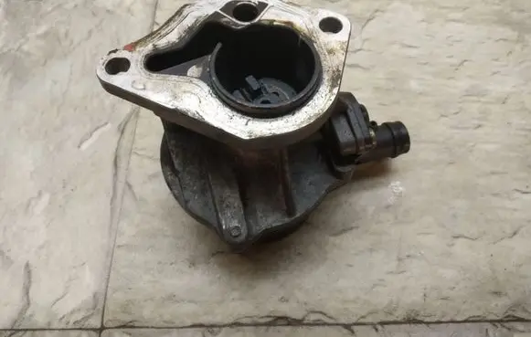 Mitsubishi Carisma Vacuum pump