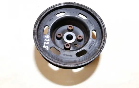 Audi A4 S4 B5 8D Crankshaft pulley 050105255c