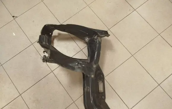Mercedes-Benz GL X164 Headlight/headlamp mounting bracket a2048173420