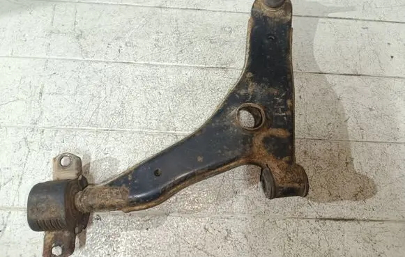 Volvo S40, V40 Front lower control arm/wishbone