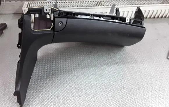 Mercedes-Benz E W211 Glove box