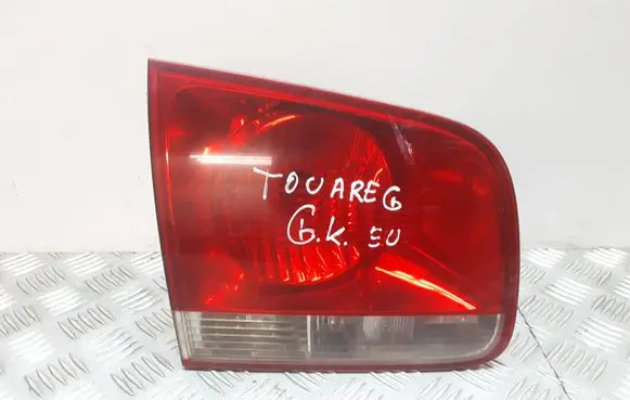 Volkswagen Touareg I Tailgate rear/tail lights 28269003