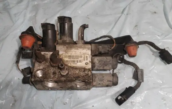 BMW 5 E60 E61 Active stabilizer control/valve assembly 6760840 14041835H