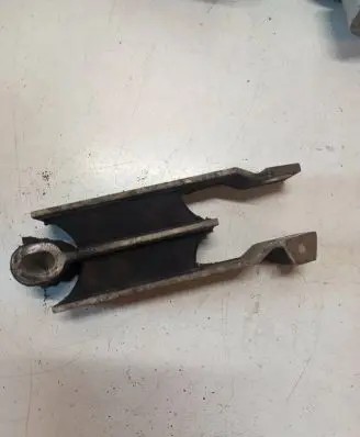 Volvo S60 Engine mount bracket 9487476