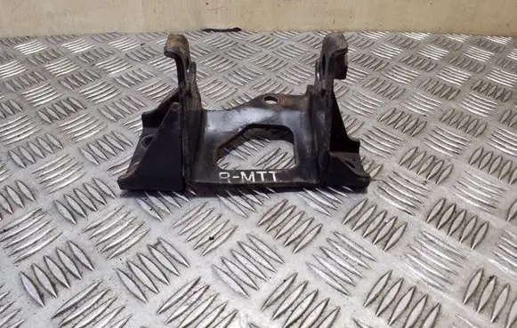 KIA Sorento Engine mounting bracket
