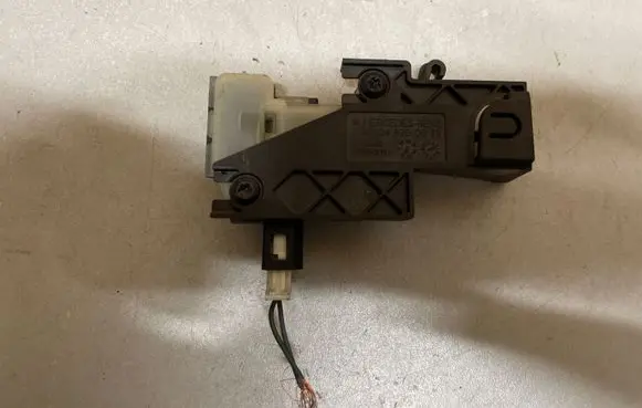 Fuel tank cap lock motor