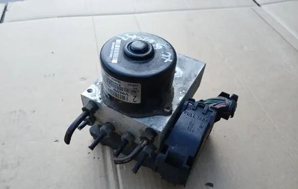 Volvo XC90 ABS Pump 30714952