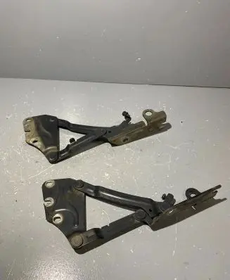 Volkswagen Golf Plus Engine bonnet/hood hinges 5M0823302 5M0823301