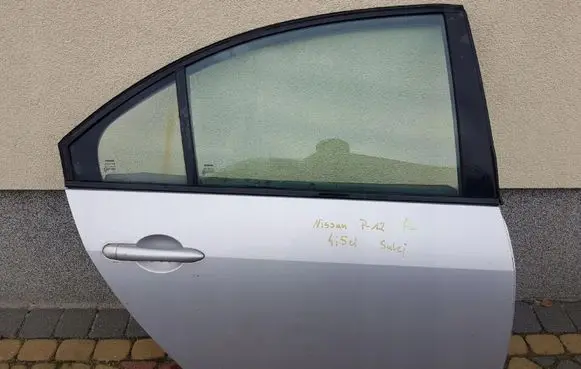 Nissan Primera Rear door