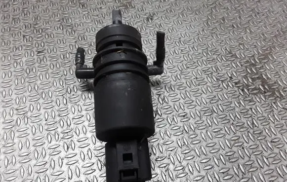Skoda Octavia Mk1 (1U) Windscreen/windshield washer pump