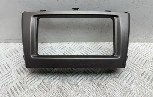 Toyota Avensis T270 Radio/GPS head unit trim 5540505220 5540505200 5540505180