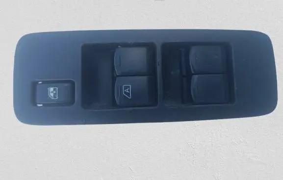 Nissan Qashqai Electric window control switch 25401BB60B