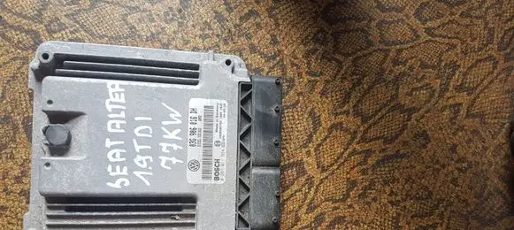 Volkswagen Touran I Engine control unit/module 03G906021MM 0281014044
