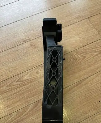 Mercedes-Benz CLK A209 C209 Accelerator throttle pedal A2033010001