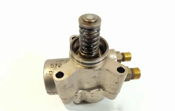 Audi A8 S8 D3 4E Mechanical fuel pump 07L127026A