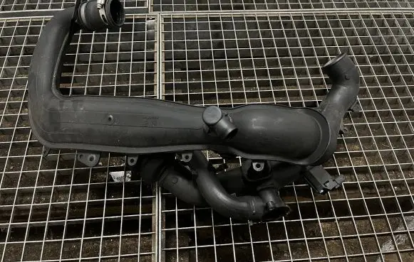 Ford Fusion Air intake hose/pipe DS739C623GG DS736C646GF