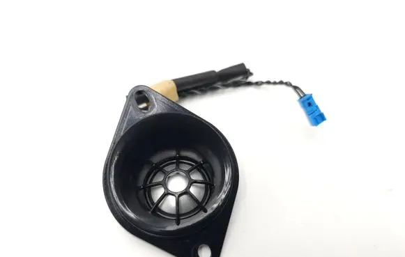 Front door high frequency speaker
