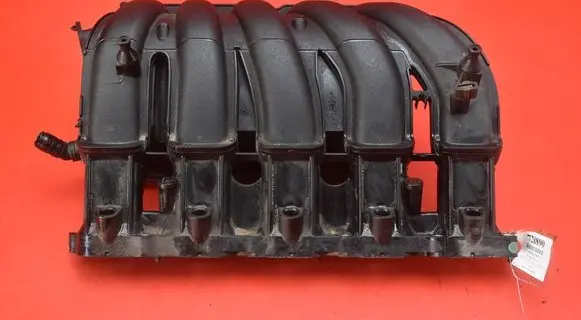Volkswagen Jetta V Intake manifold 07K133201F