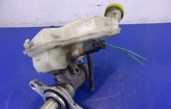 Peugeot 208 Master brake cylinder