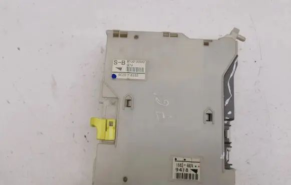 Lexus IS 220D-250-350 Fuse module 8273053050