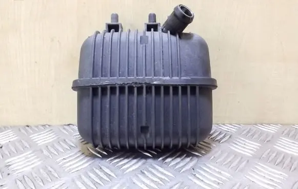 Vacuum air tank