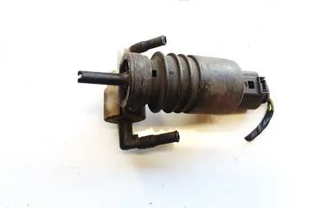 Volkswagen PASSAT B5 Windscreen/windshield washer pump 1j0973722