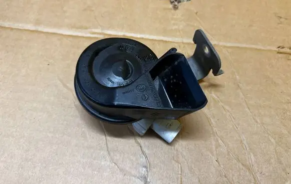 Mercedes-Benz G W461 W463 1st Gen Horn signal A4635420400