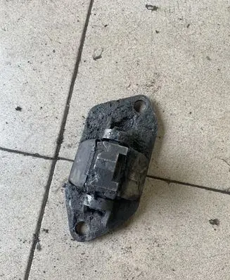 Volvo V70 Engine mount bracket