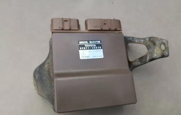 Toyota Avensis Verso Fuel injection control unit/module 8987120030