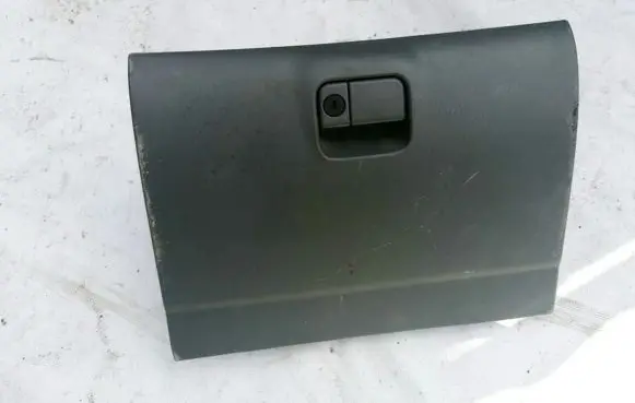 Glove box