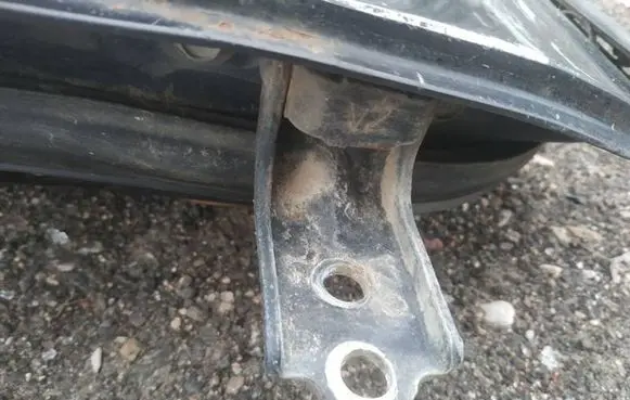 Subaru B9 Tribeca Rear door lower hinge