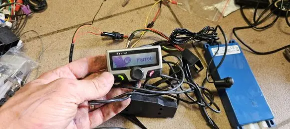 Toyota Prius (NHW20) Hands-free kit CN3100N PARROT