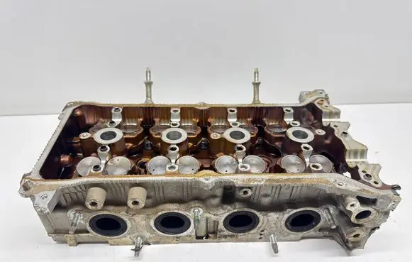 Nissan Juke I F15 Engine head