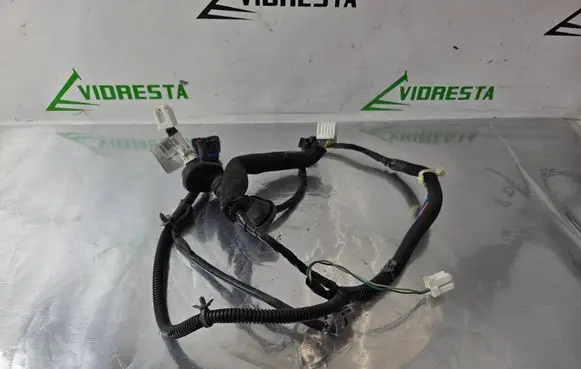 Nissan Note (E11) Rear door wiring loom 24127