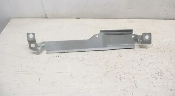 Volvo XC60 Fender mounting bracket 31424581