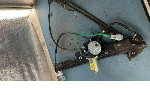 Nissan Quest Front door window regulator with motor 
