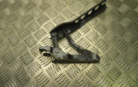 Skoda Octavia Mk2 (1Z) Tailgate/trunk/boot hinge 1Z0823301C T3261