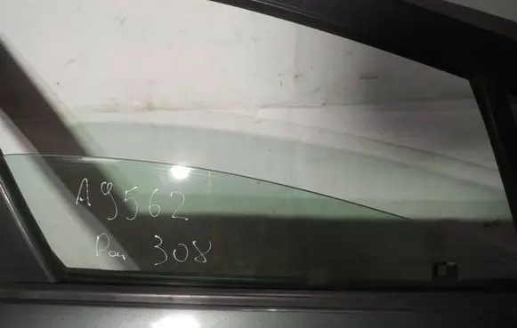 Peugeot 308 Front door window glass four-door as2
