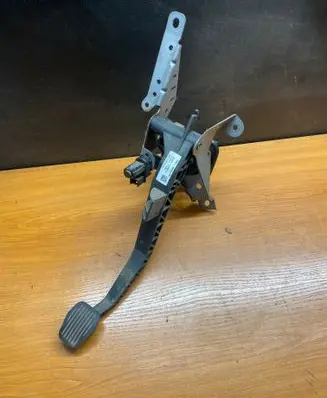 Ford Focus C-MAX Clutch pedal 3M517B633XD