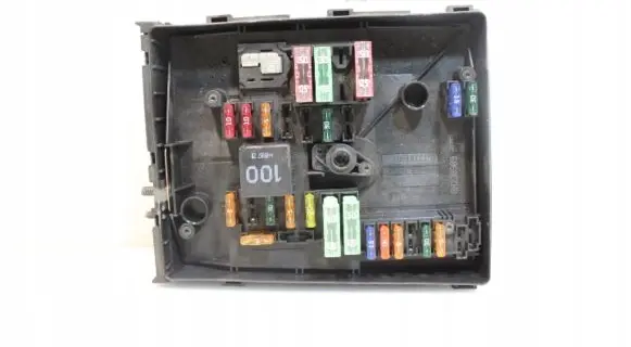Volkswagen Touran I Fuse box set