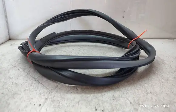 Toyota Land Cruiser (J120) Rear door rubber seal (on body)