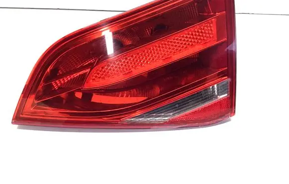 Tailgate rear/tail lights