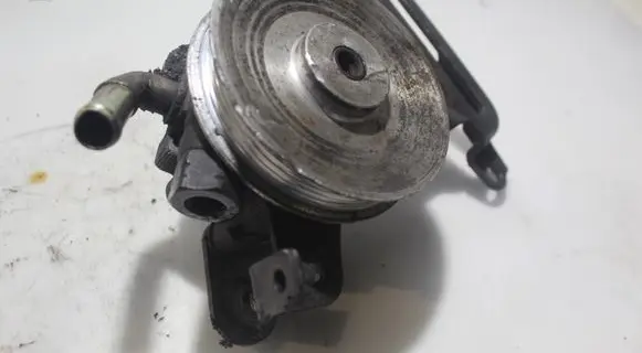 Toyota Corolla Verso E121 Power steering pump