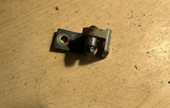 Skoda Octavia Mk2 (1Z) Front door upper hinge 6Y0833401B