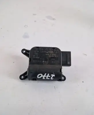 Mercedes-Benz A W169 Air flap motor/actuator 0132801368